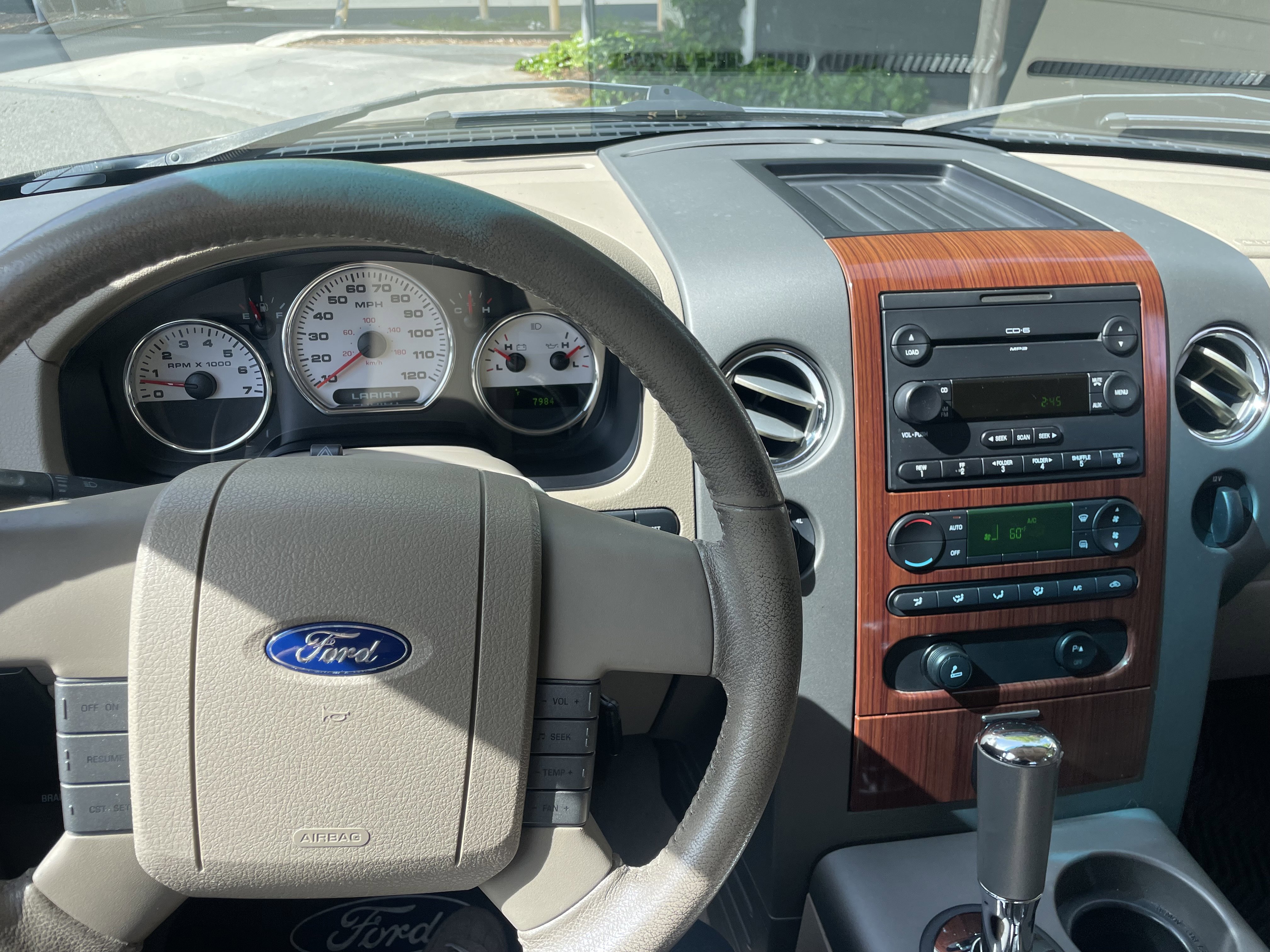 Used 2005 Ford F150 Lariat image 12