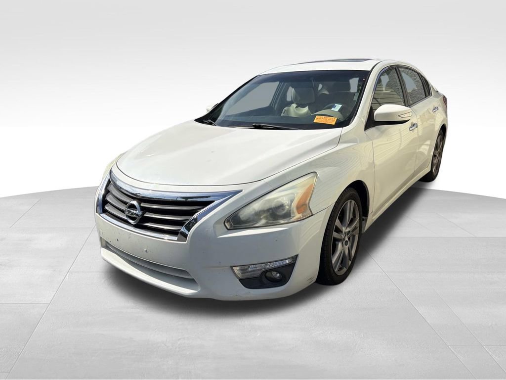Used 2013 Nissan Altima 3.5 SL w/ Technology Pkg FWD image 4