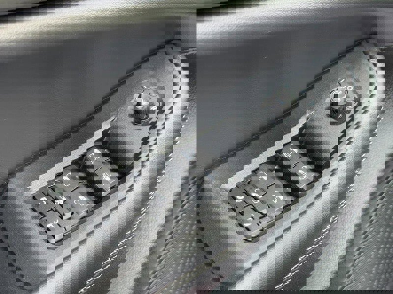 Used 2023 Jeep Grand Cherokee L Laredo AWD/4WD image 23