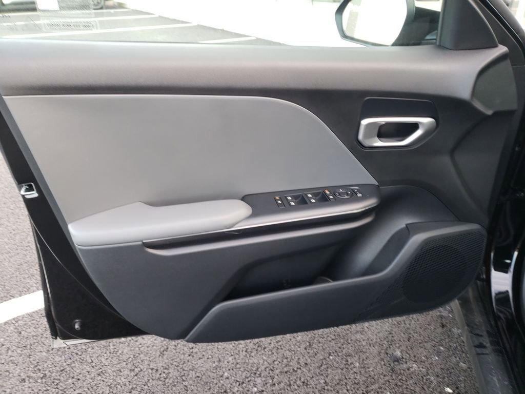 New 2025 Kia K4 LXS image 15