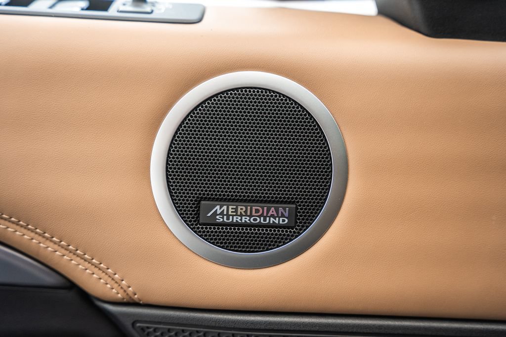 Used 2024 Land Rover Discovery Metropolitan Edition AWD/4WD image 46
