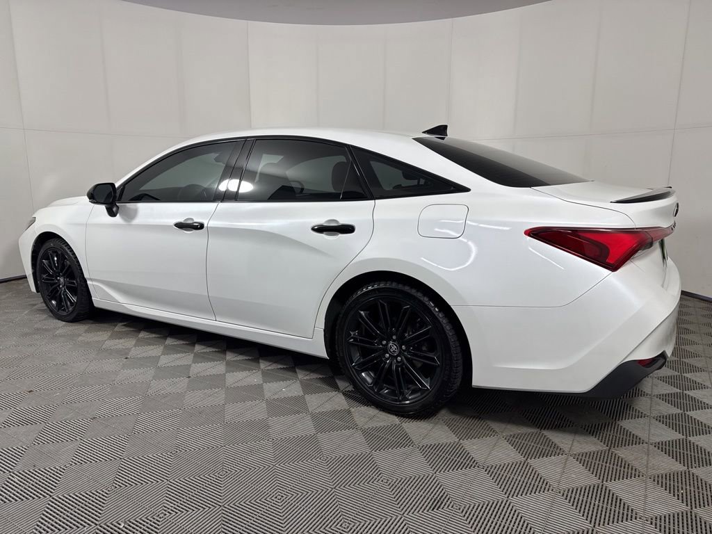 Used 2022 Toyota Avalon XSE FWD image 4