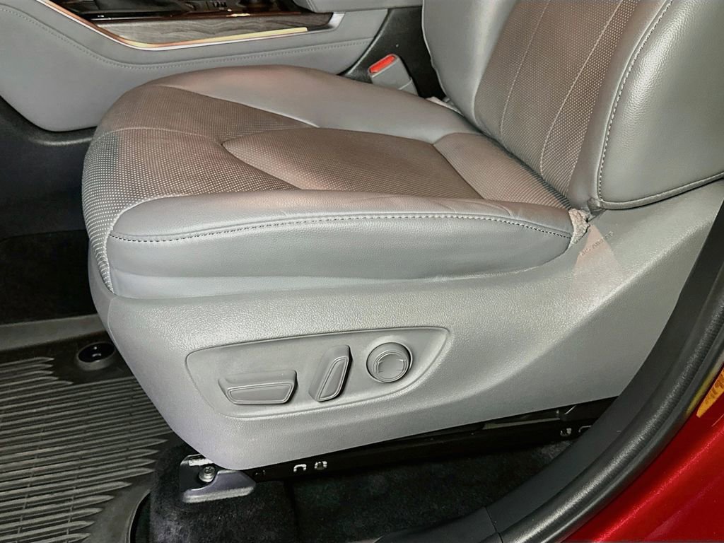 Used 2022 Toyota Highlander Limited AWD/4WD image 16