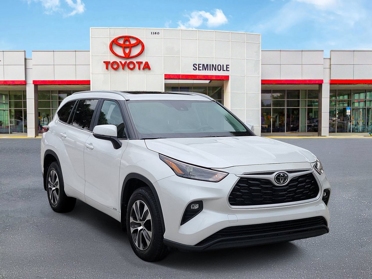 Used 2026 Toyota Highlander XLE AWD/4WD image 2