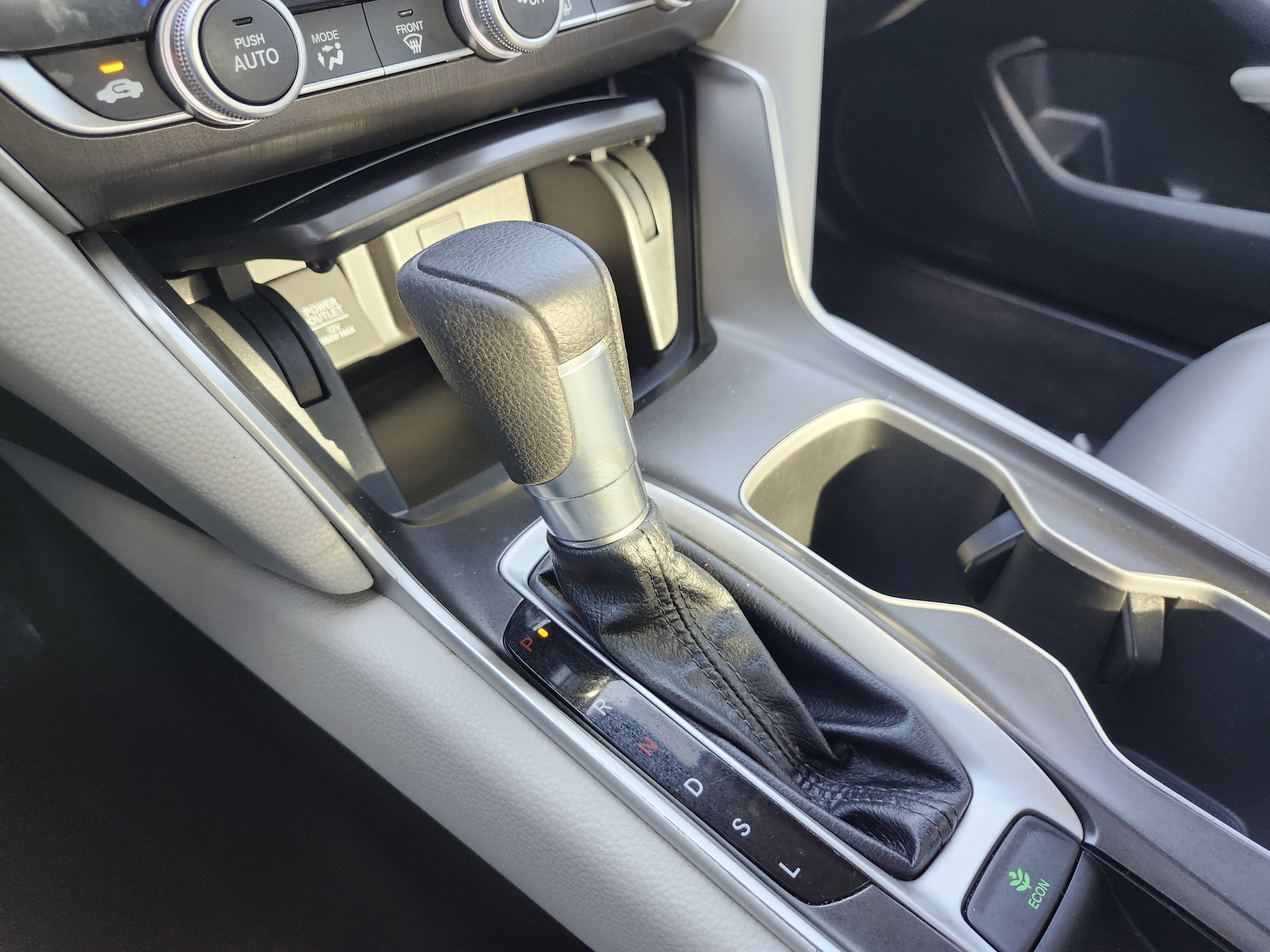 Used 2018 Honda Accord LX image 29