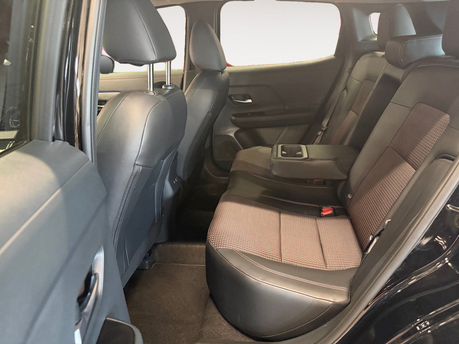 Used 2026 Nissan Kicks SR FWD image 23