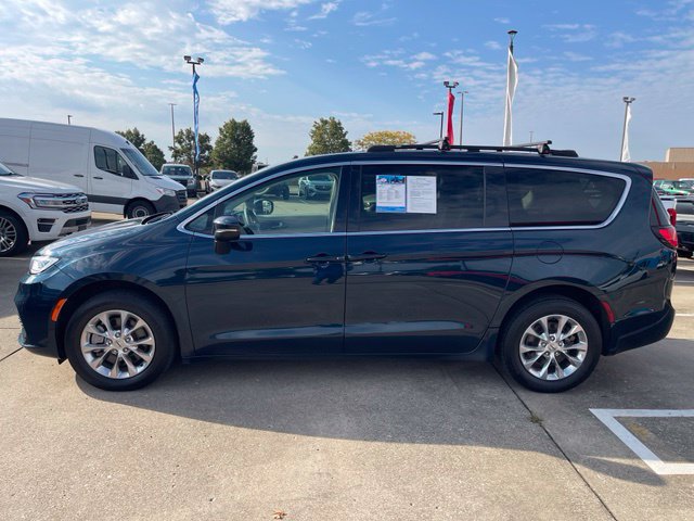 Used 2023 Chrysler Pacifica Touring-L AWD/4WD image 9