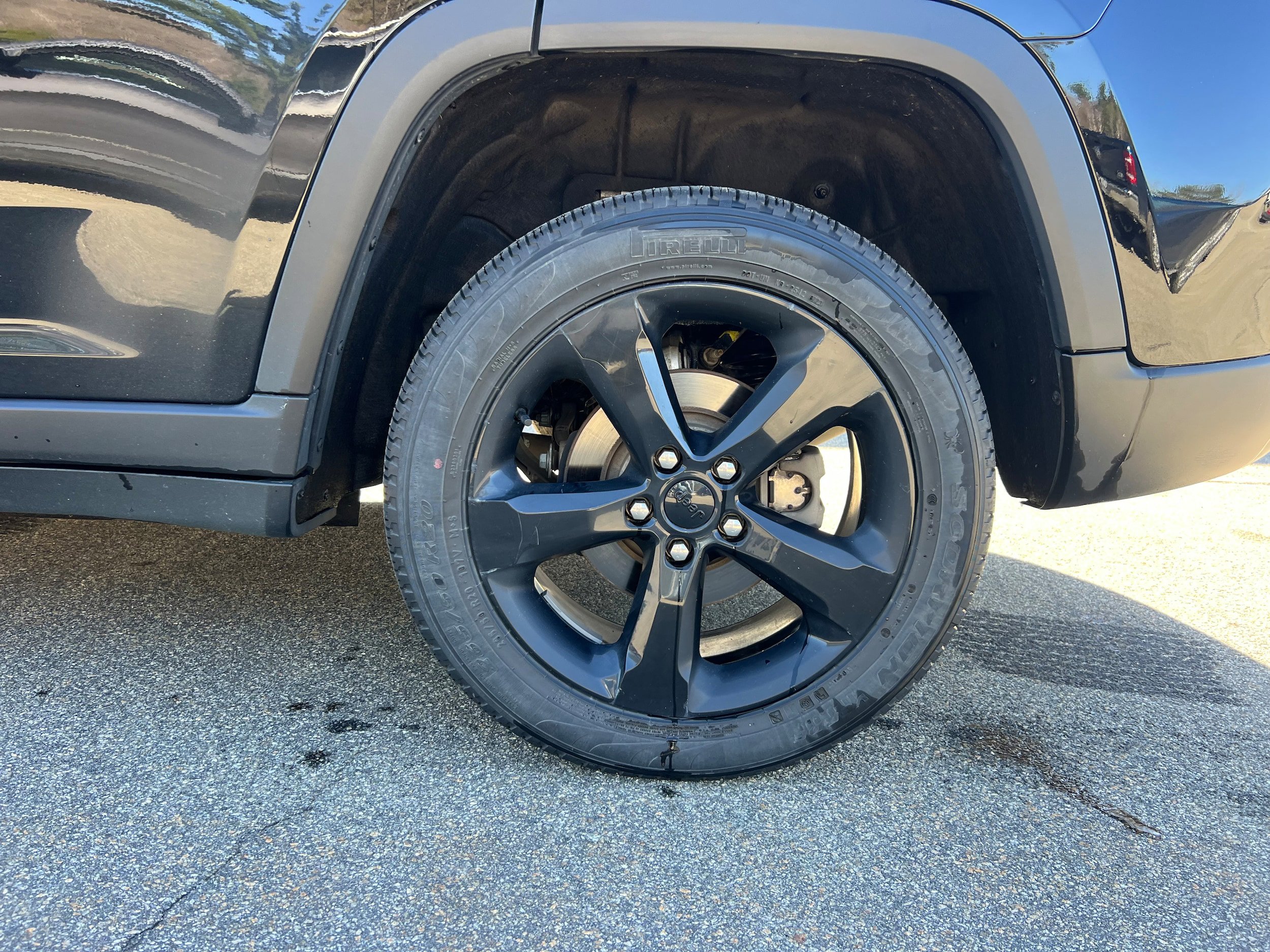 Used 2023 Jeep Grand Cherokee Limited w/ Black Appearance Package AWD/4WD image 9