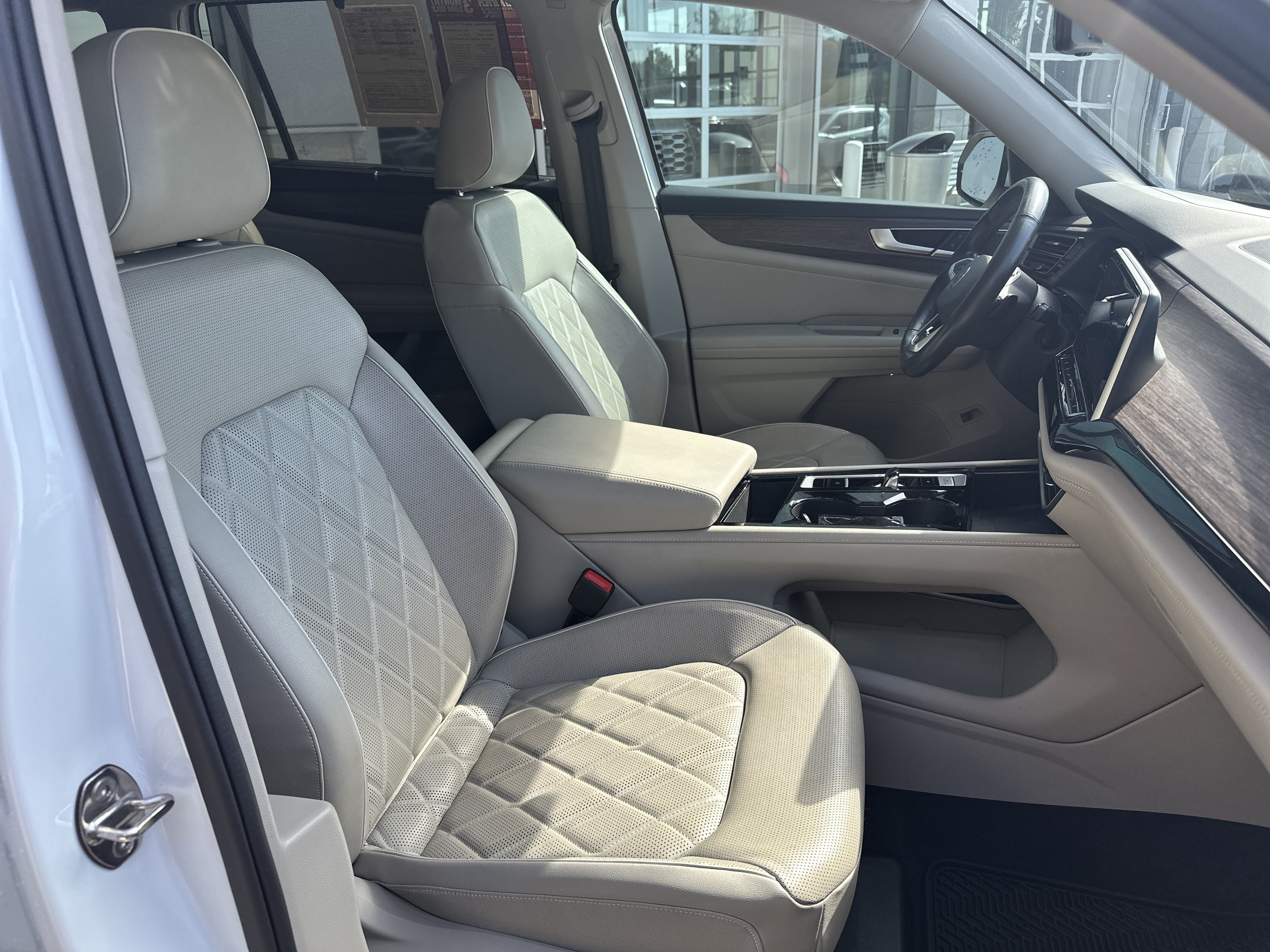 Used 2024 Volkswagen Atlas SEL Premium R-Line AWD/4WD image 26
