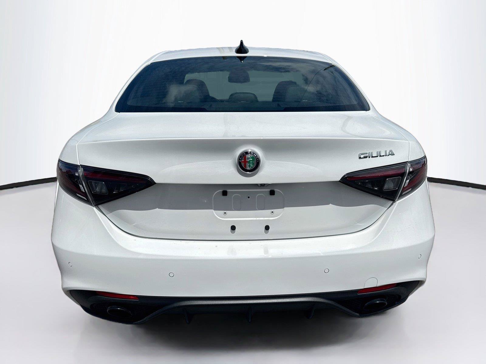 Used 2025 Alfa Romeo Giulia w/ Driving Assist Package RWD image 4