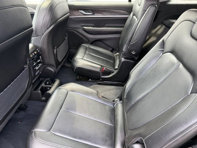Used 2023 Jeep Grand Cherokee L Limited w/ Black Appearance Package AWD/4WD image 11