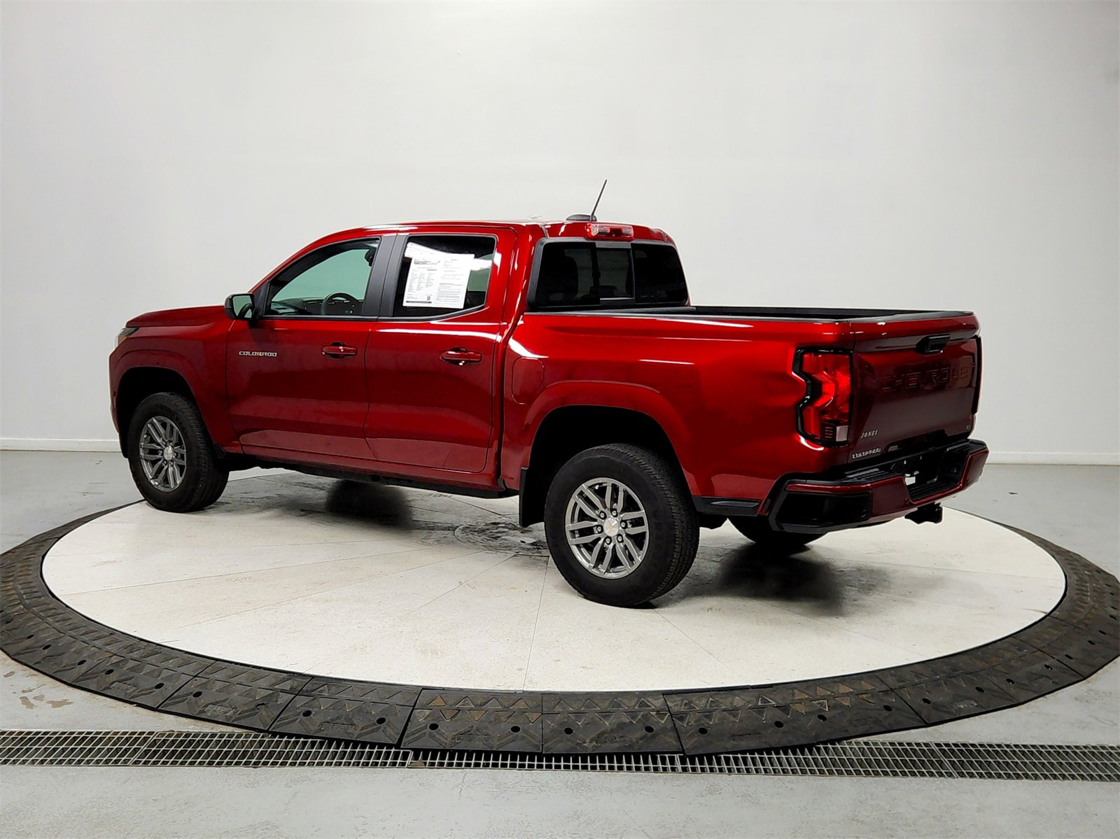 Used 2024 Chevrolet Colorado LT w/ LT Convenience Package II image 5