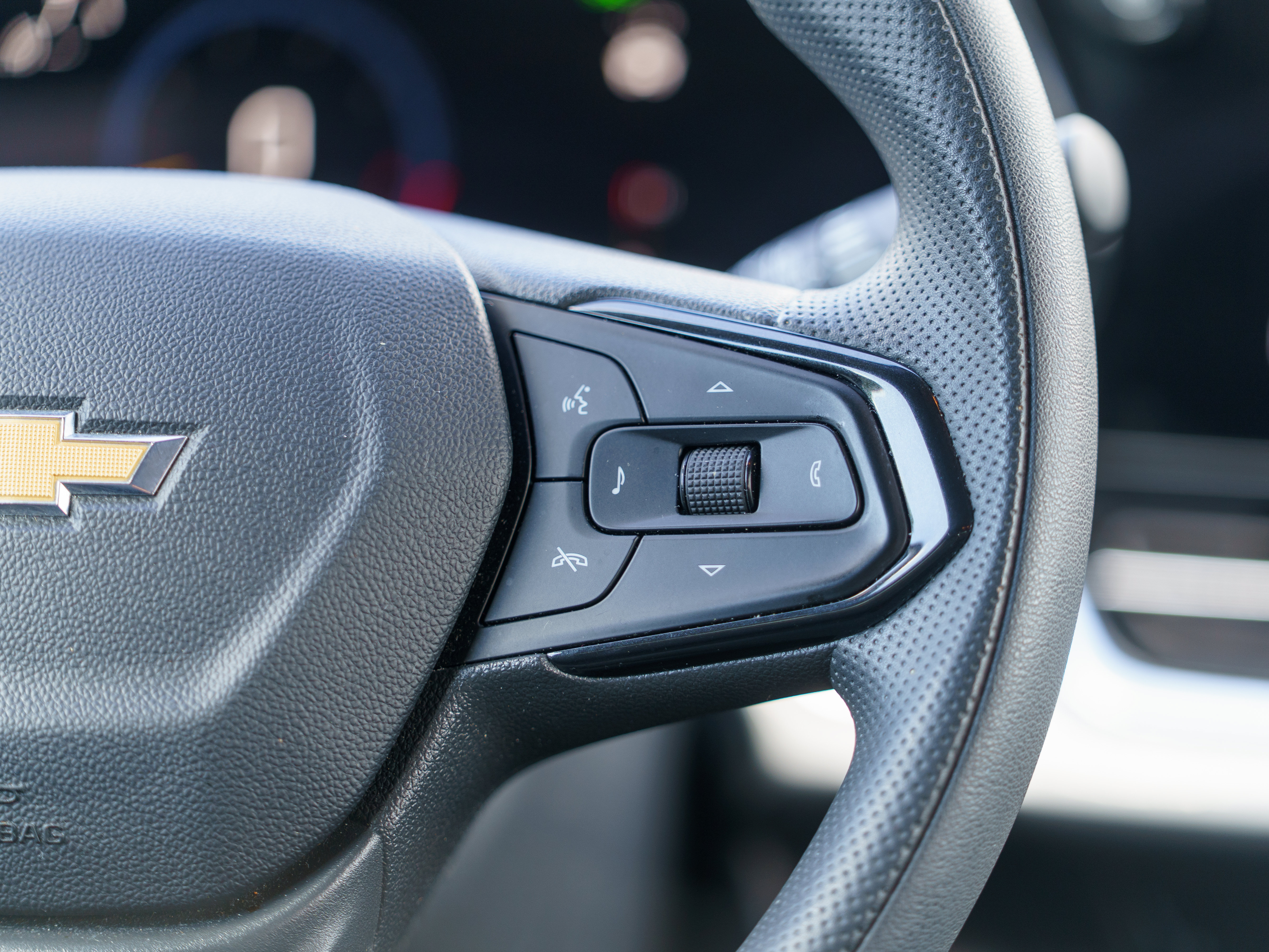 Used 2025 Chevrolet Trax LT FWD image 19
