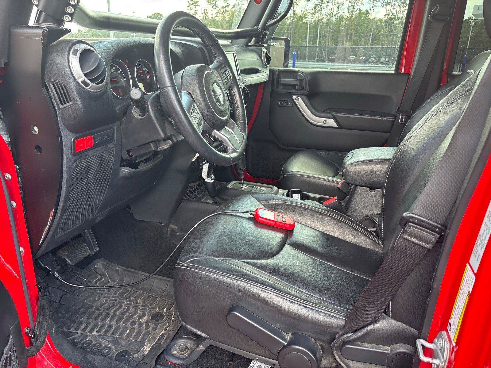 Used 2015 Jeep Wrangler Unlimited Rubicon AWD/4WD image 6