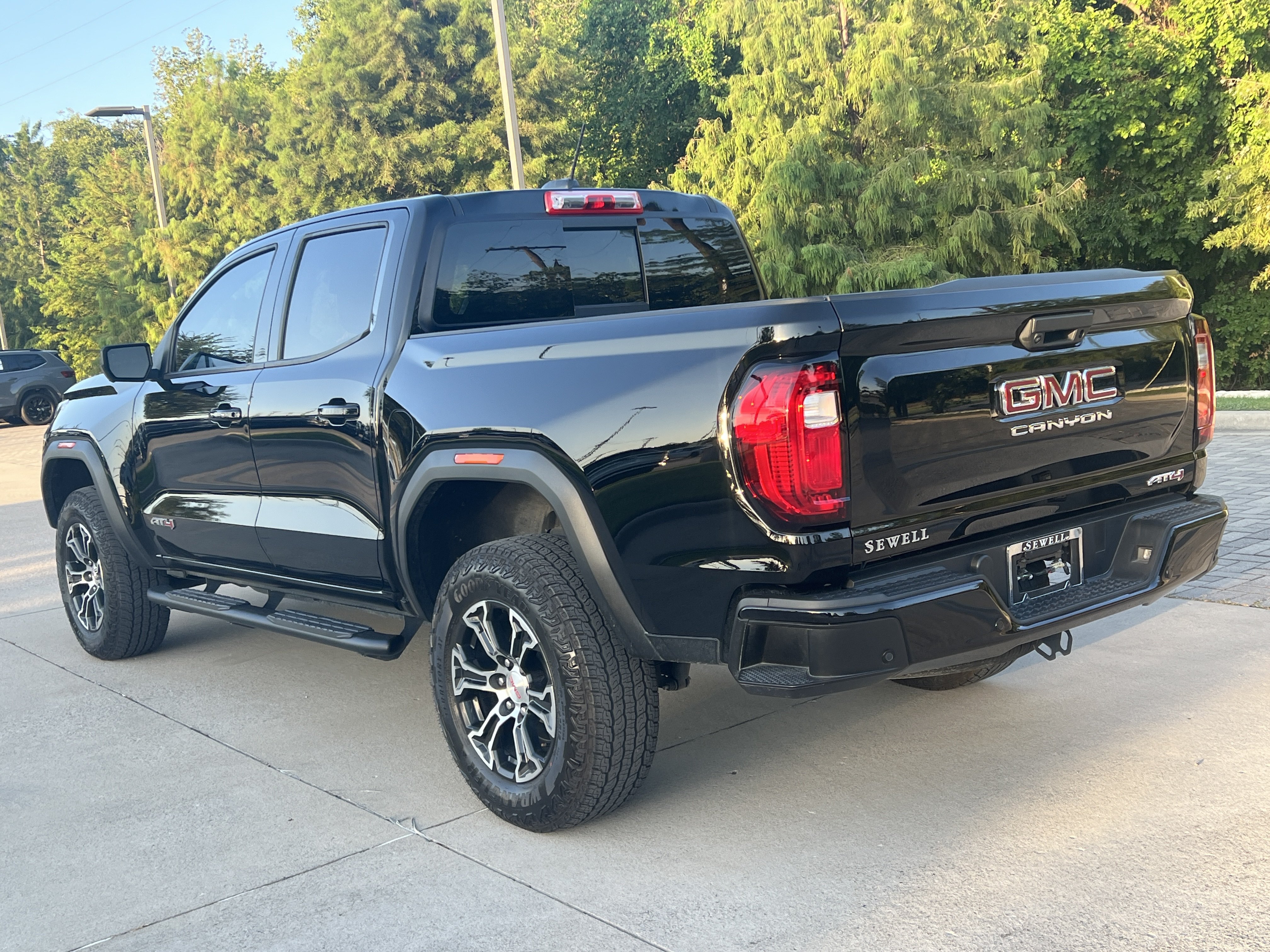 Used 2024 GMC Canyon AT4 w/ Technology Package AWD/4WD image 7