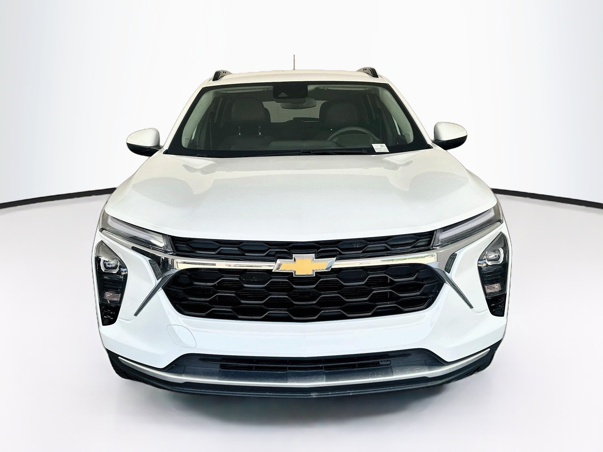 Used 2025 Chevrolet Trax LT FWD image 2