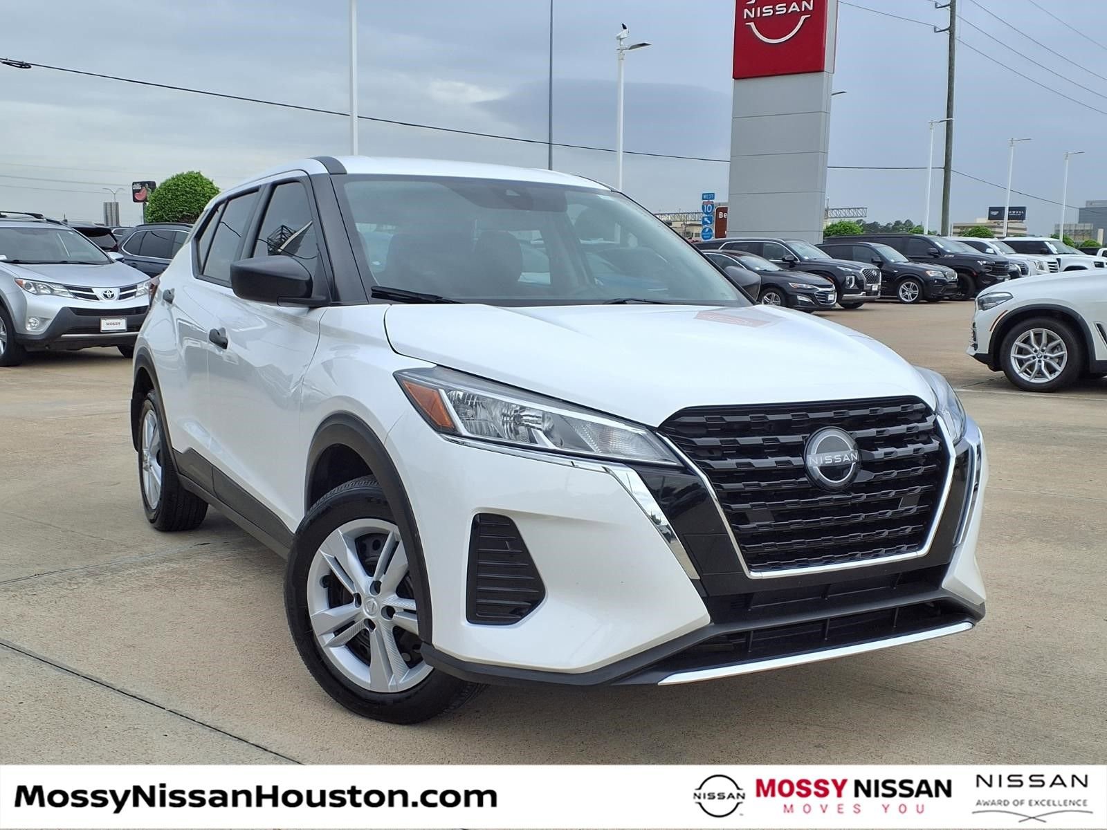 Used 2024 Nissan Kicks S image 1