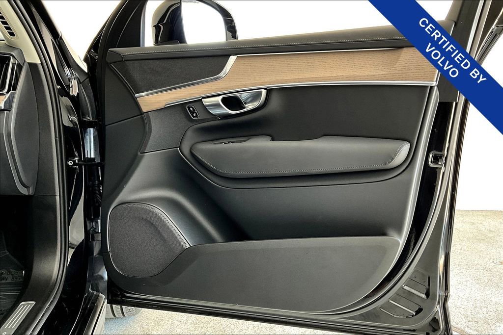 Certified 2025 Volvo XC90 B6 Plus image 26