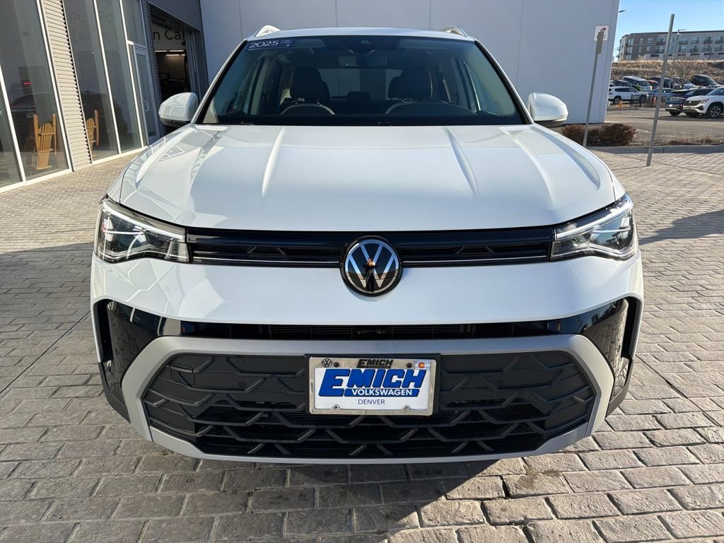 Certified 2025 Volkswagen Taos SE image 10