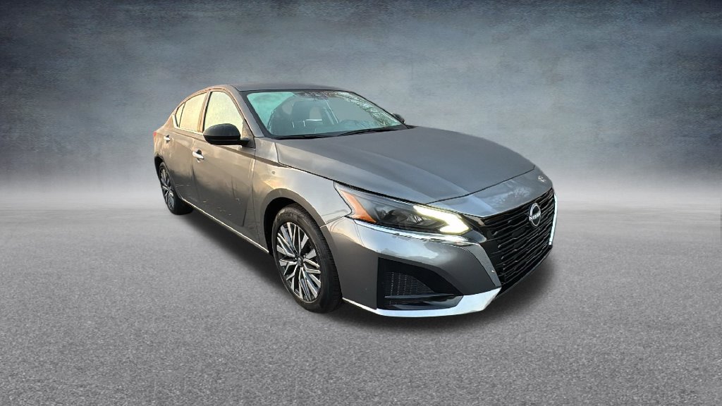 Used 2025 Nissan Altima 2.5 SV FWD image 3