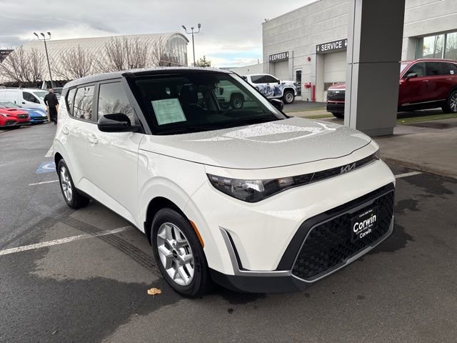 Used 2024 Kia Soul S image 3