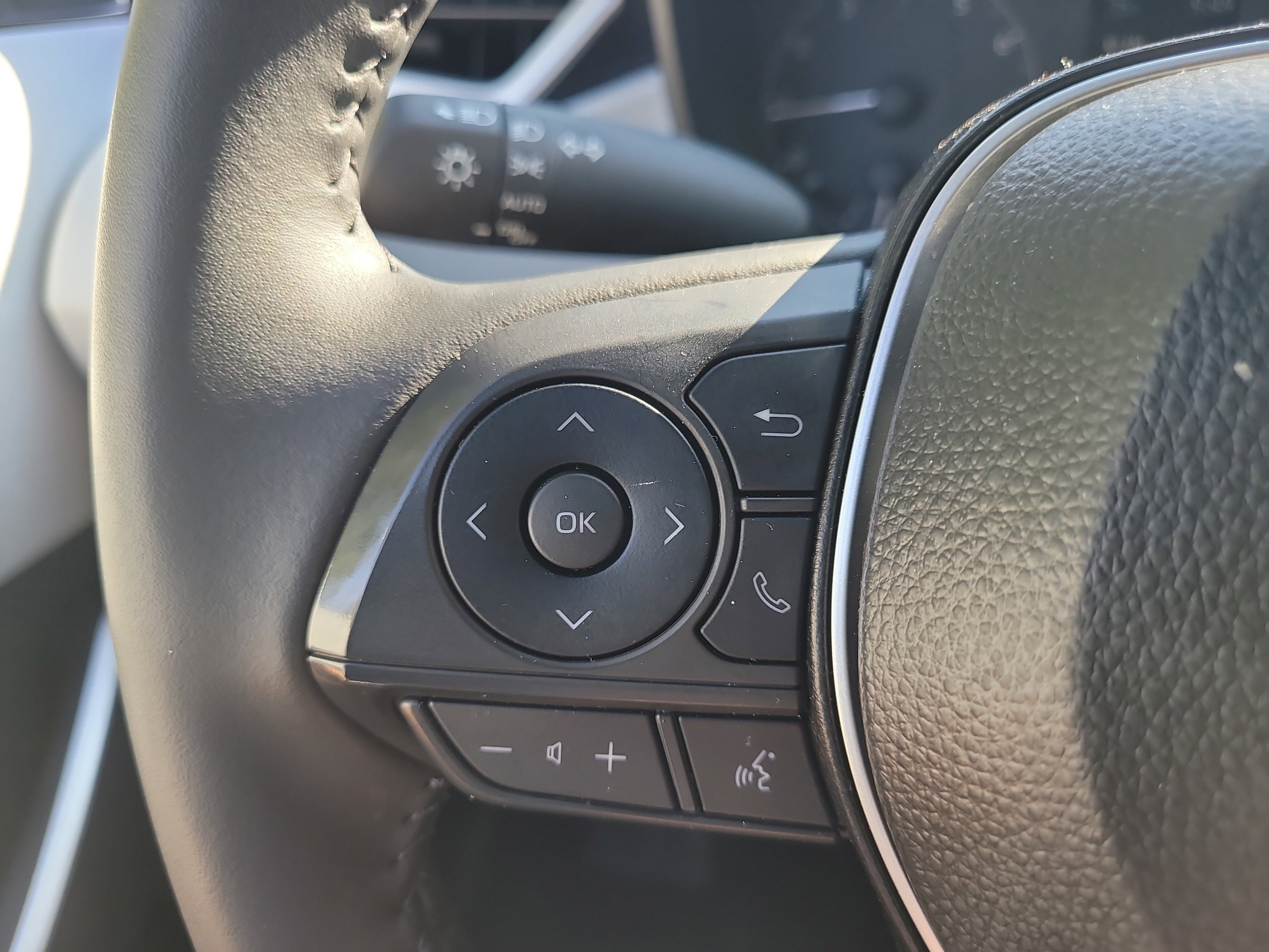 Certified 2025 Toyota Corolla SE w/ Convenience Package image 28