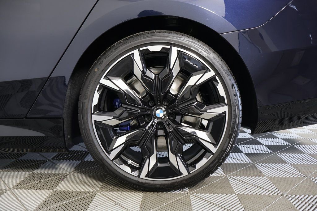 New 2026 BMW 550e xDrive image 10