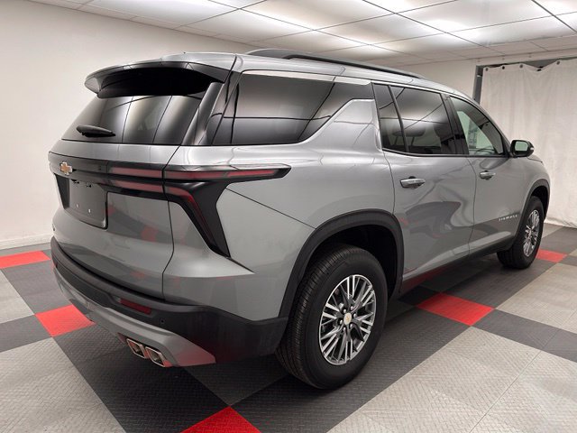 Used 2026 Chevrolet Traverse LT FWD image 3
