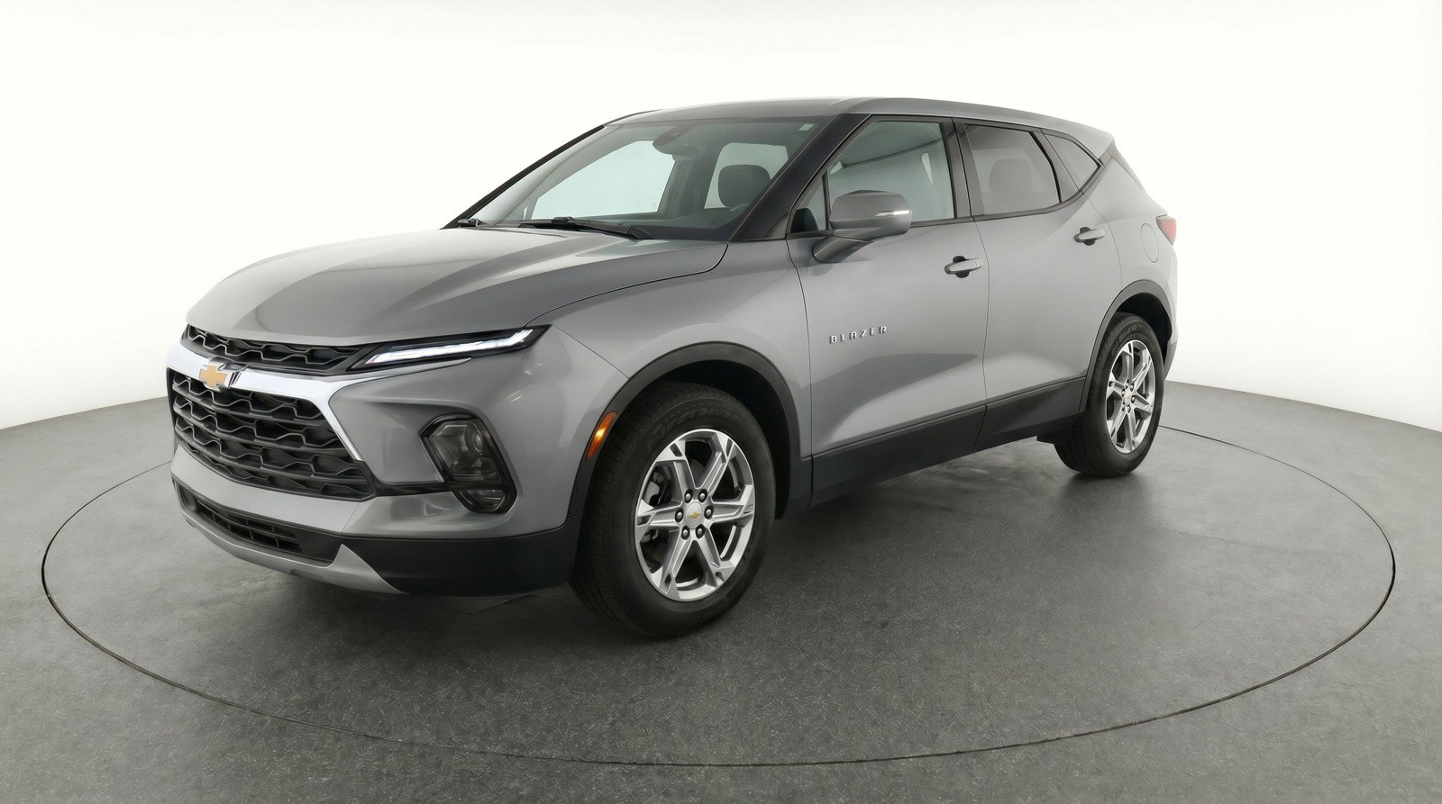 Used 2025 Chevrolet Blazer LT FWD image 3