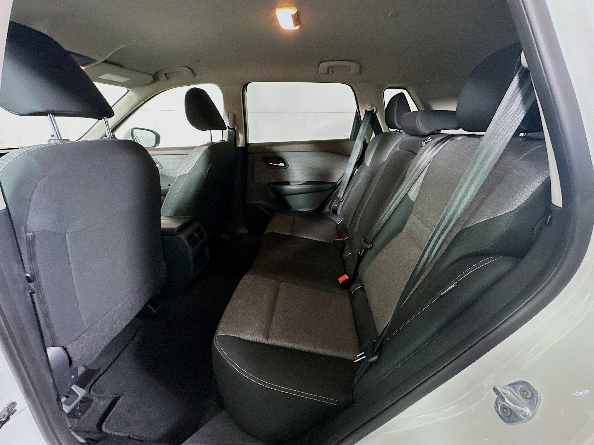 Used 2023 Nissan Rogue SV image 26