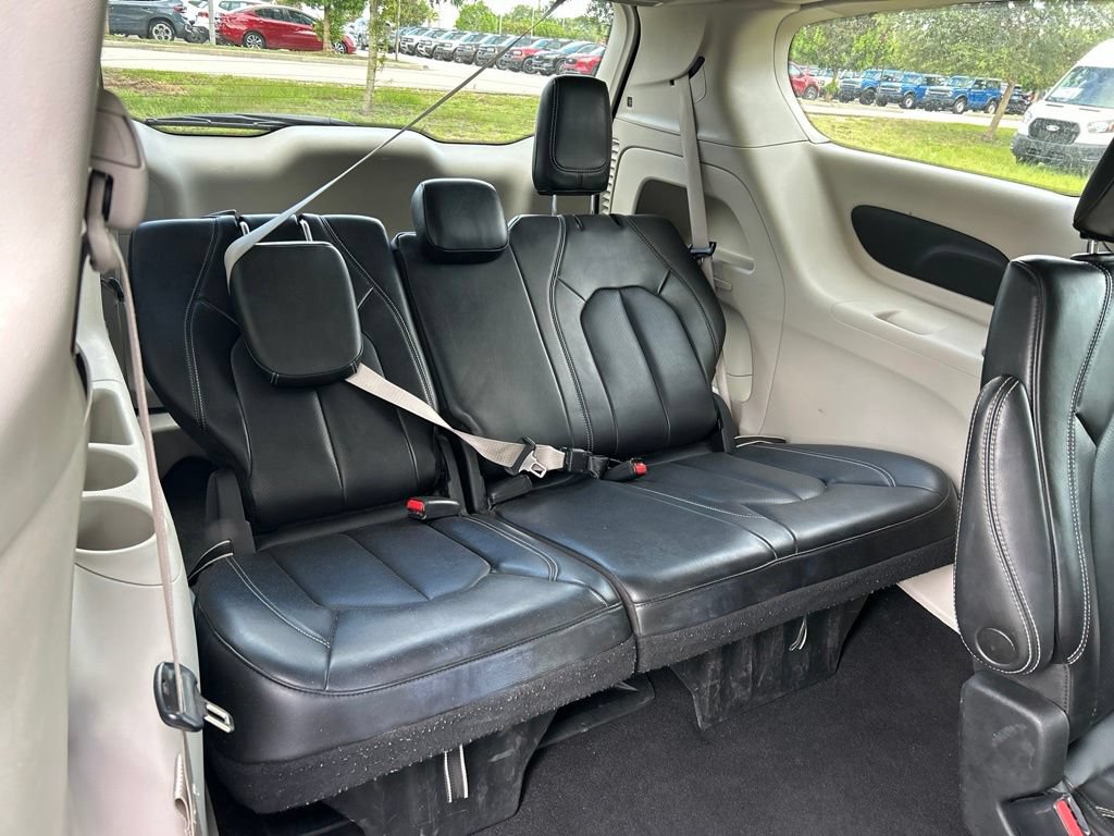 Used 2023 Chrysler Pacifica Touring-L FWD image 45