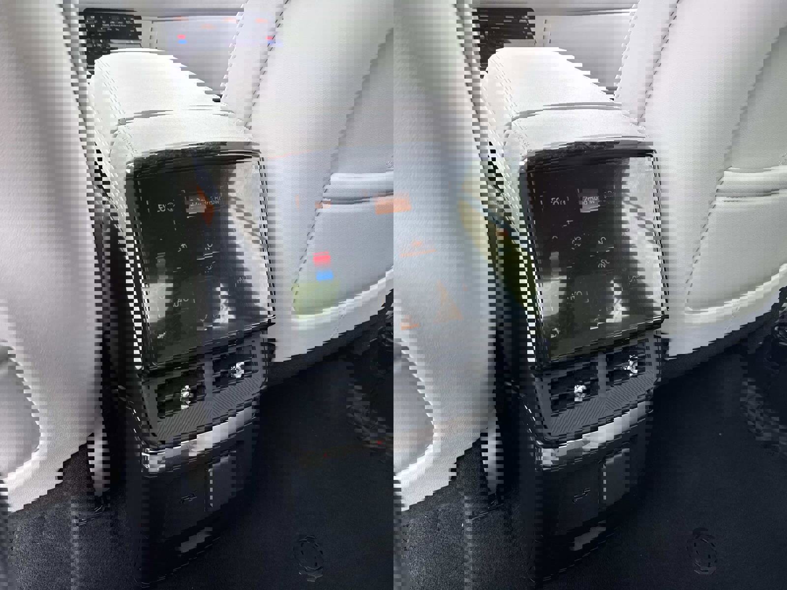 New 2026 Cadillac Vistiq Luxury w/ LPO, Floor Liner Package image 17