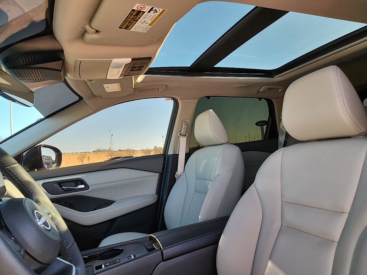 Used 2024 Nissan Rogue SL w/ SL Premium Package image 12