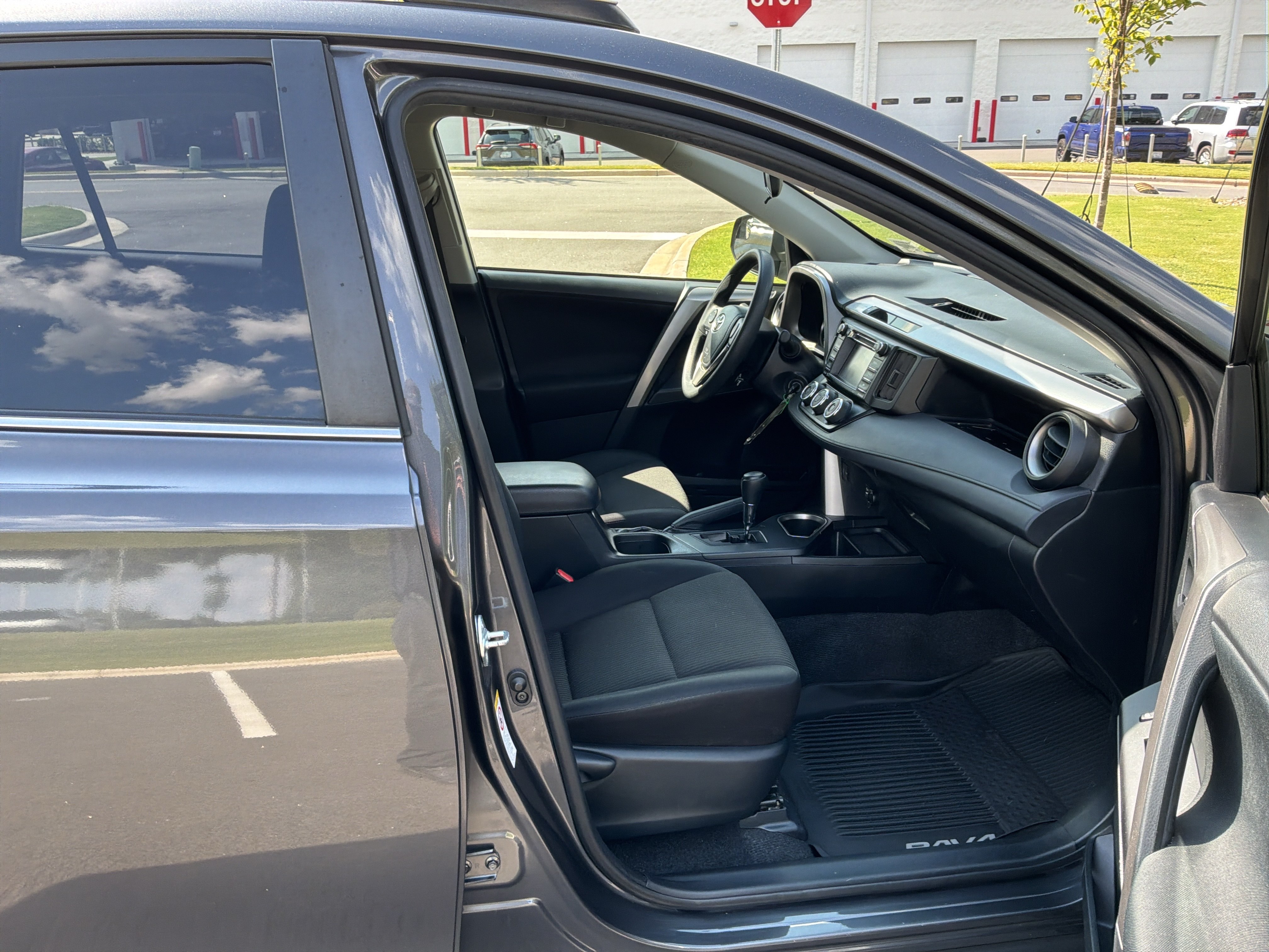 Used 2016 Toyota RAV4 LE AWD/4WD image 33