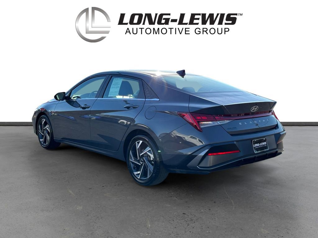 Used 2024 Hyundai Elantra SEL w/ Convenience Package image 4