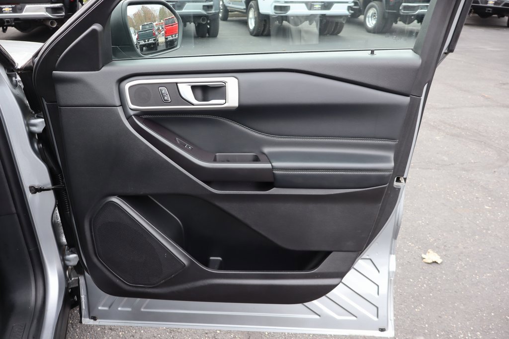 Used 2020 Ford Explorer XLT w/ Equipment Group 202A image 30