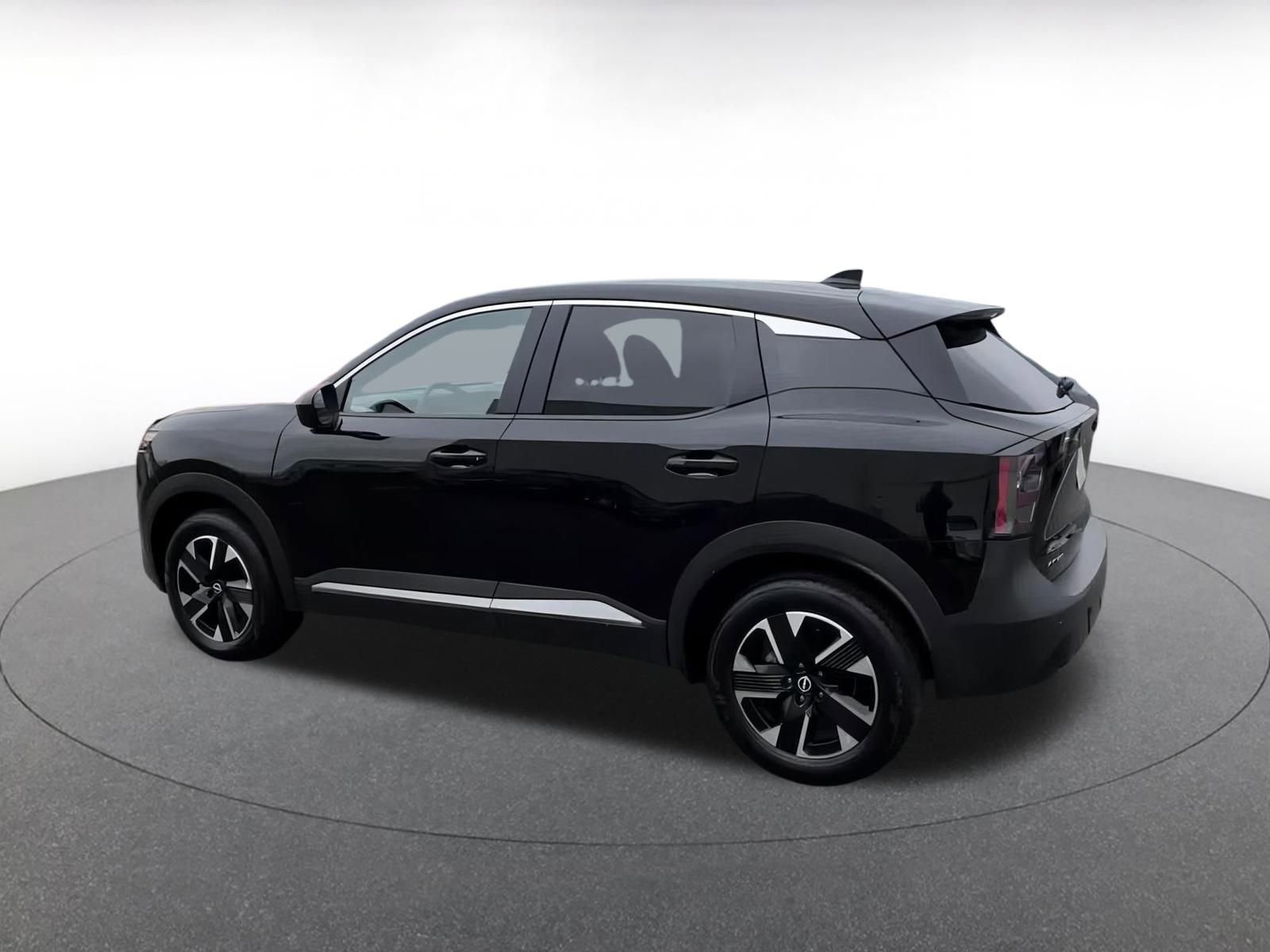 Used 2025 Nissan Kicks SV image 10