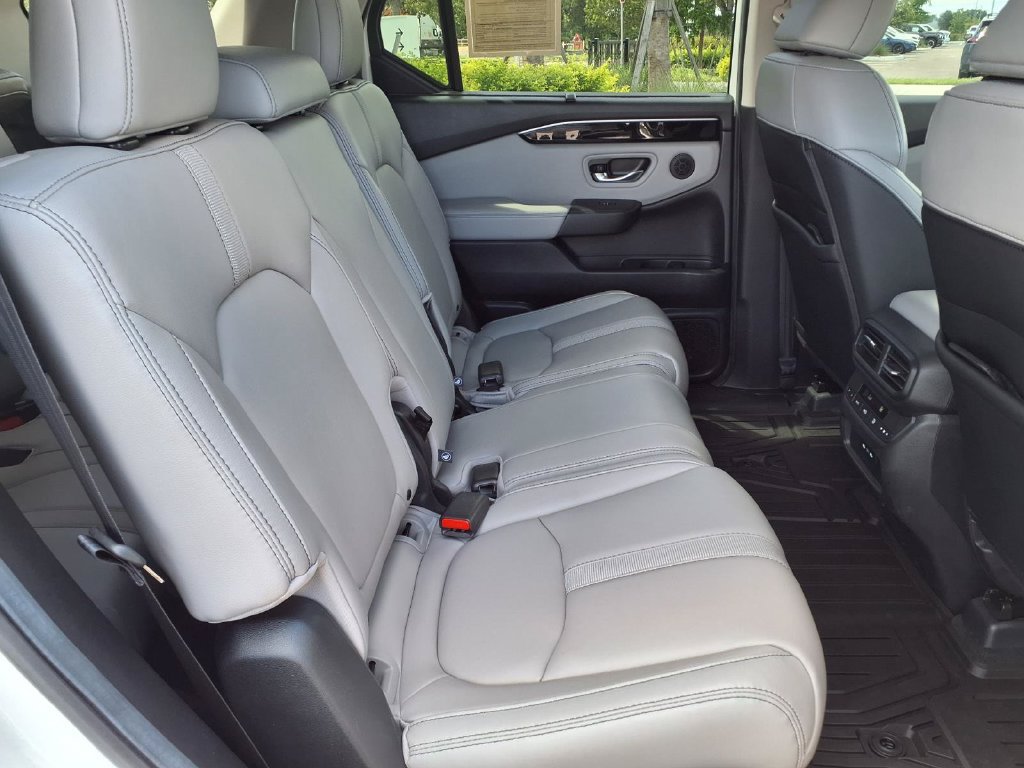 Used 2025 Honda Pilot EX-L image 15