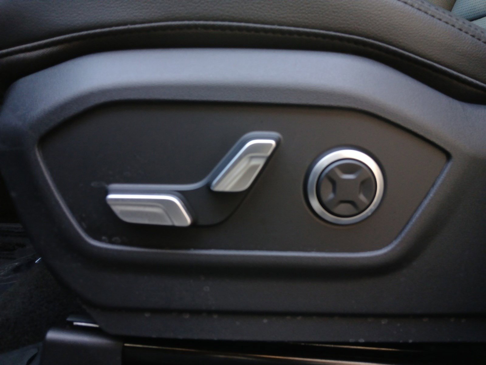 Used 2025 Hyundai Santa Fe Limited image 17