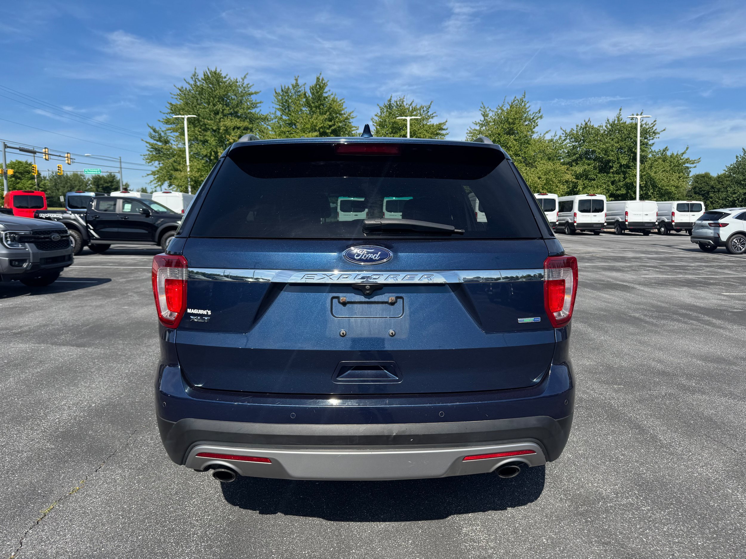 Used 2017 Ford Explorer XLT w/ Equipment Group 202A AWD/4WD image 4