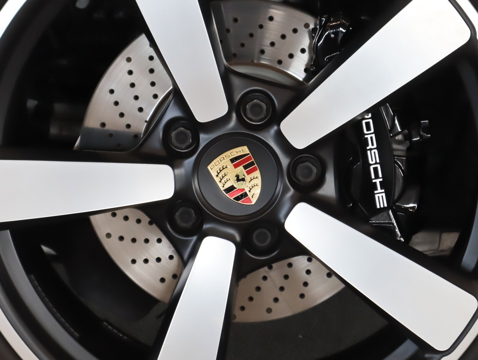 Used 2022 Porsche 911 Carrera RWD image 27