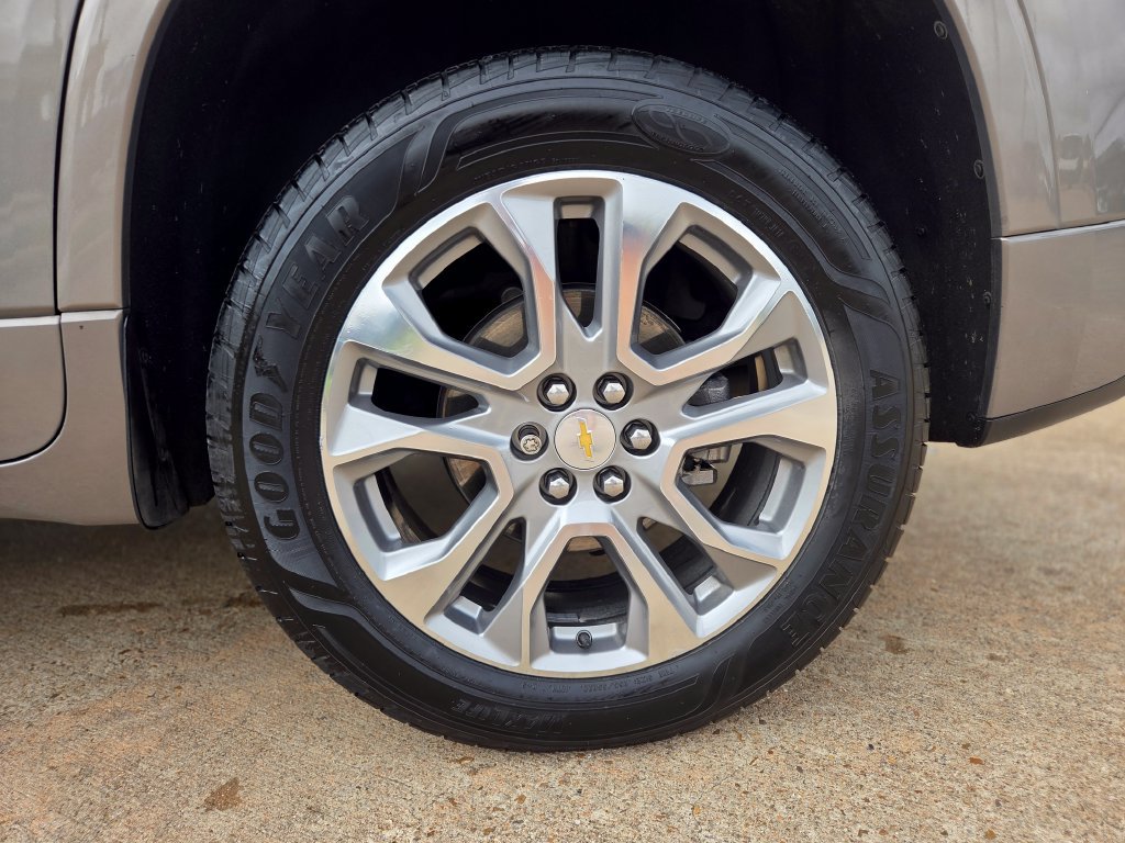 Used 2019 Chevrolet Traverse Premier w/ LPO, Cargo Package AWD/4WD image 9
