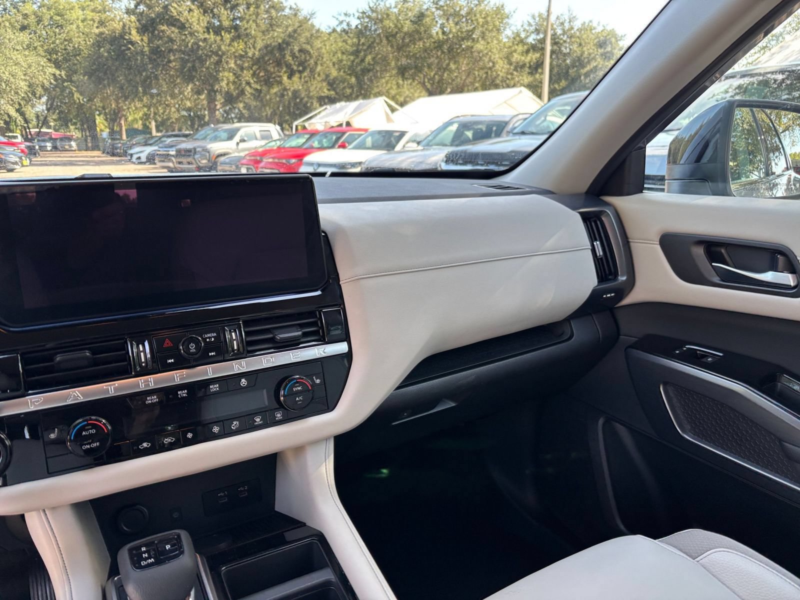 Used 2026 Nissan Pathfinder SL FWD image 37