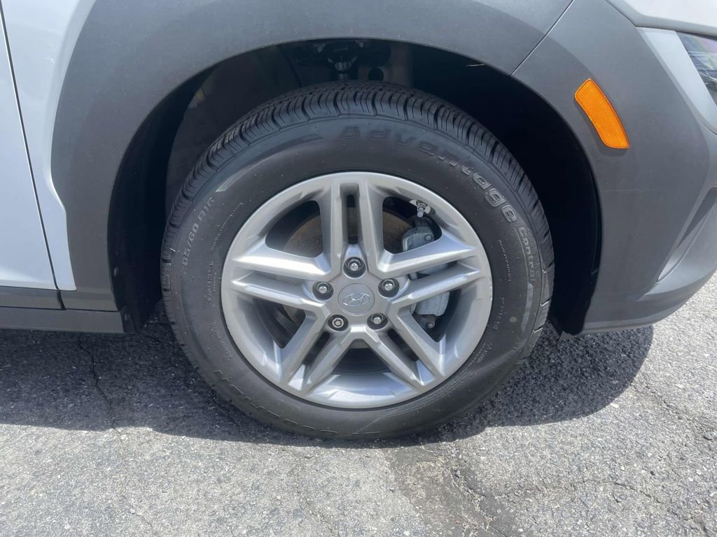Used 2022 Hyundai Kona SE w/ Cargo Package FWD image 7