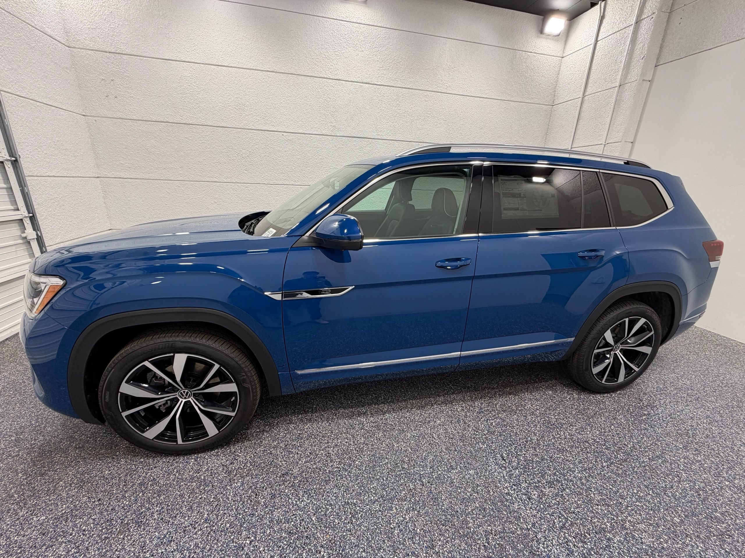 New 2026 Volkswagen Atlas SEL Premium R-Line AWD/4WD image 2