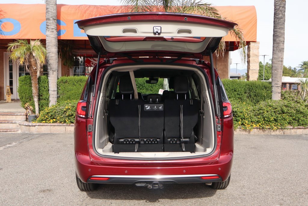 Used 2021 Chrysler Pacifica Touring-L w/ Uconnect Theater Family Group image 8
