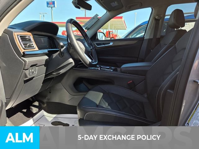 Used 2025 Volkswagen Atlas SE image 3