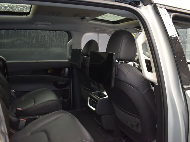 Certified 2025 Kia Carnival SX Prestige image 13