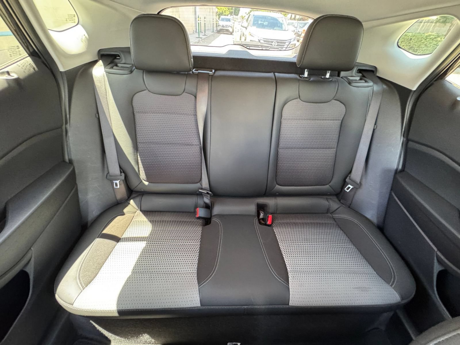 Used 2025 Chevrolet Trax LT FWD image 38
