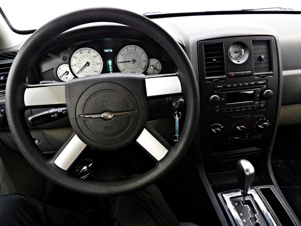 Used 2006 Chrysler 300 RWD image 16